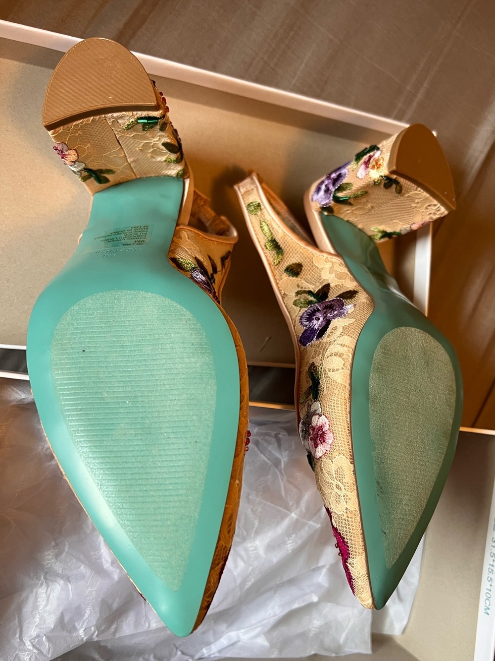New In Box Betsey Johnson Lira Embroidered Floral Slingback Heels - Picture 4 of 6